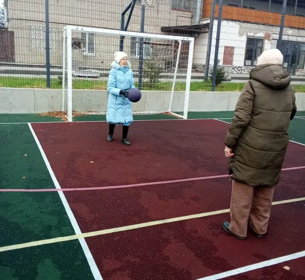 Пожилые люди в пансионате Приморье
